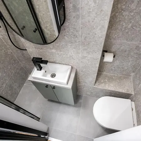 Superb 2br Flat - Location - 2 Baths Apartment *