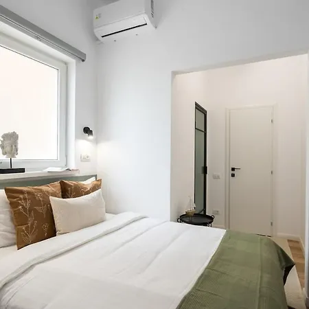 Superb 2br Flat - Location - 2 Baths Апартаменты *