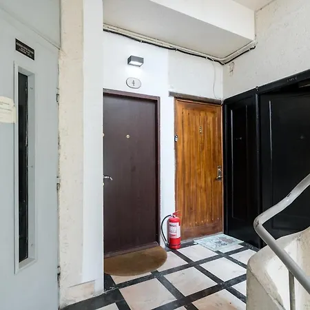 Superb 2br Flat - Location - 2 Baths *