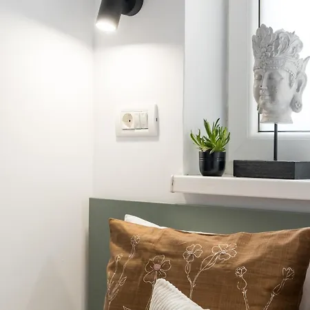 Апартаменты Superb 2br Flat - Location - 2 Baths Бухарест