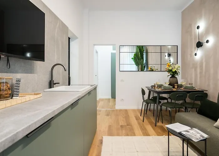 Superb 2br Flat - Location - 2 Baths *