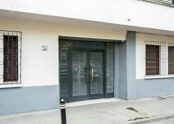 Superb 2br Flat - Location - 2 Baths *