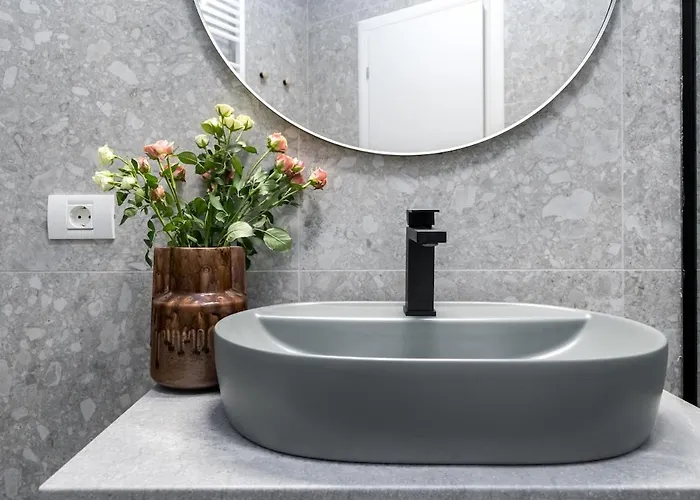 Superb 2br Flat - Location - 2 Baths