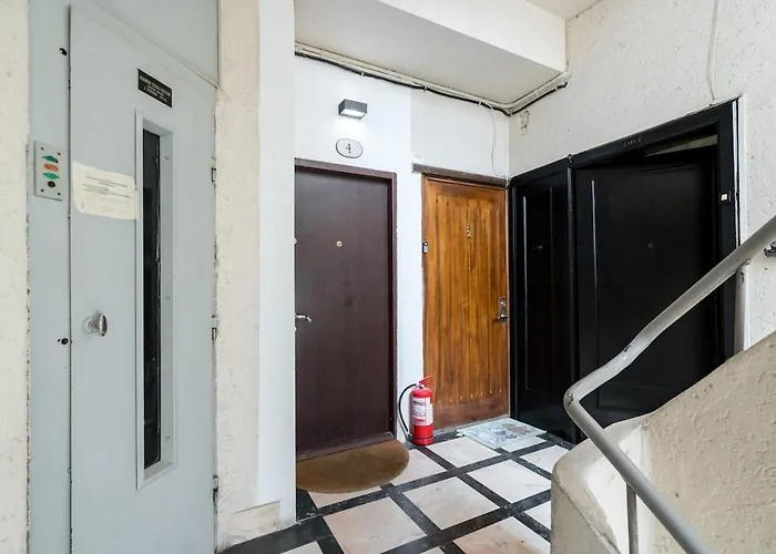 Superb 2br Flat - Location - 2 Baths *