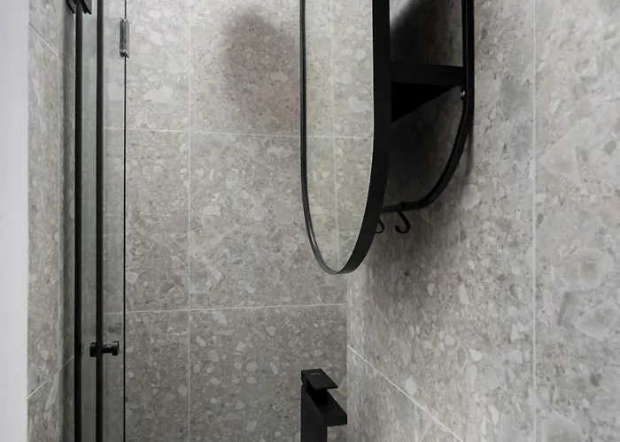 Superb 2br Flat - Location - 2 Baths