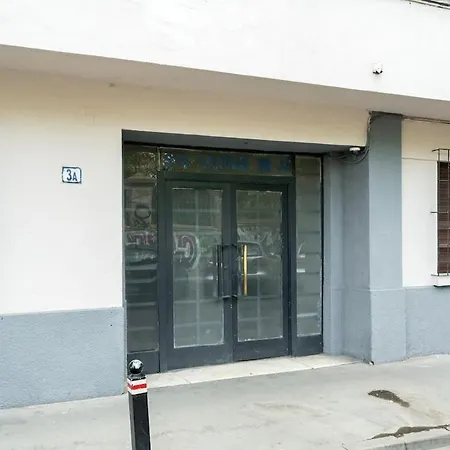 Superb 2br Flat - Location - 2 Baths *