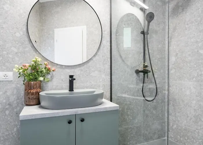 Superb 2br Flat - Location - 2 Baths